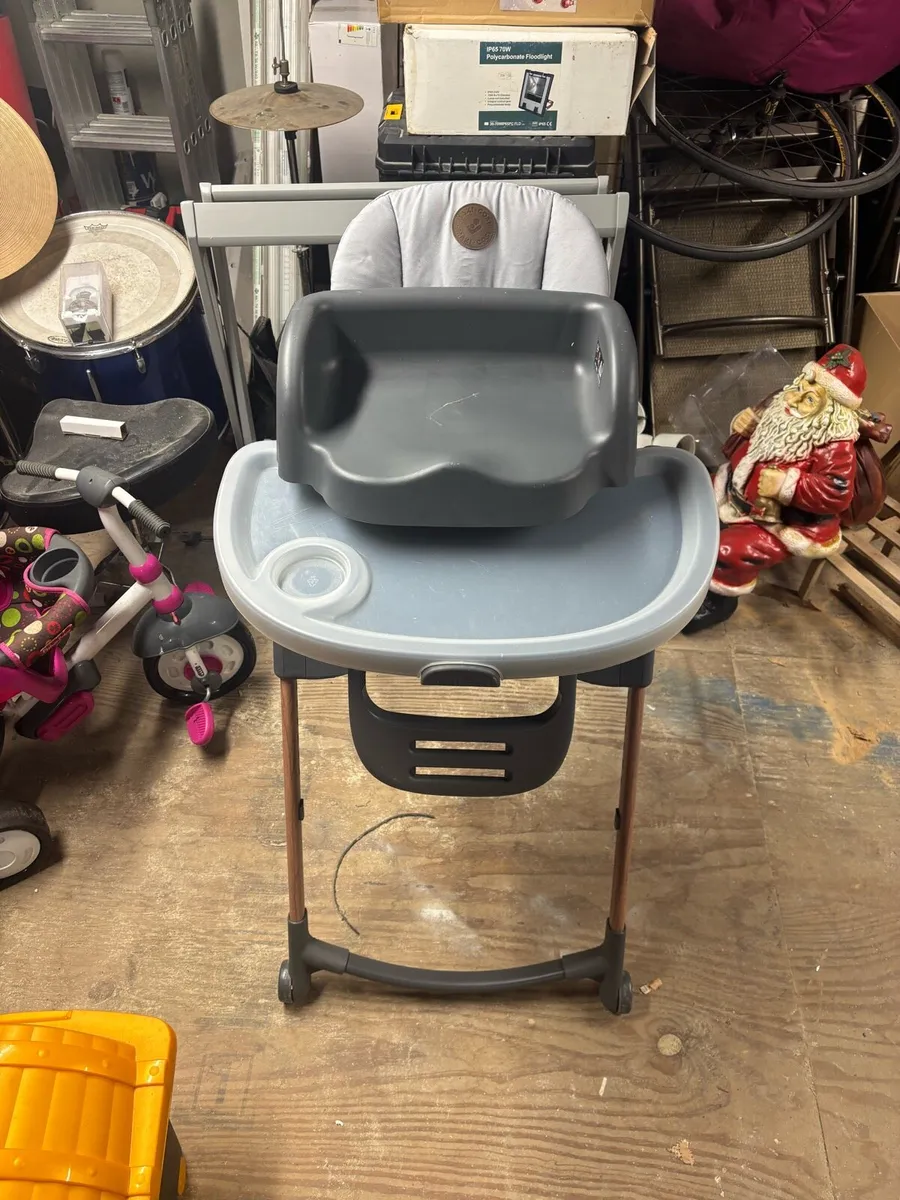 High chair - Image 1