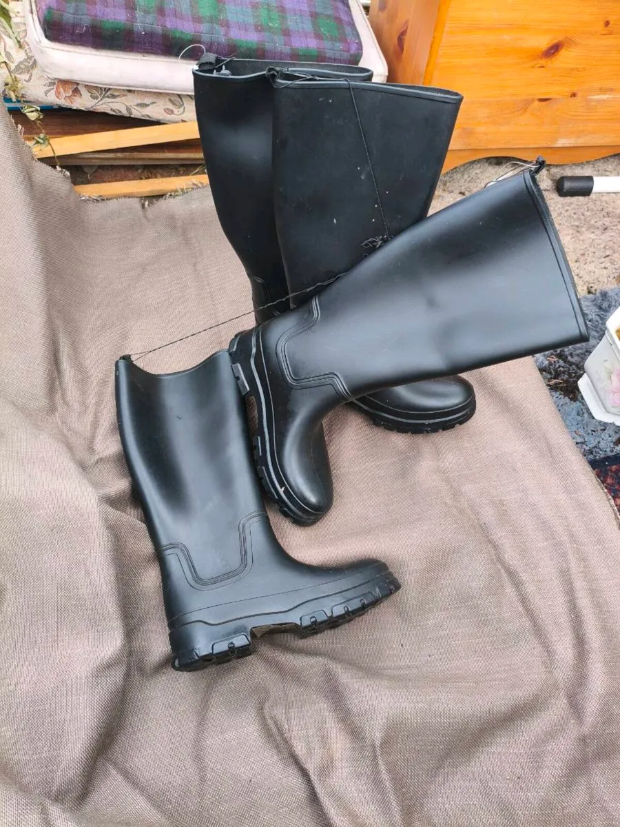 2 New pair wellies, size 4 Two pairs for 20 - Image 3