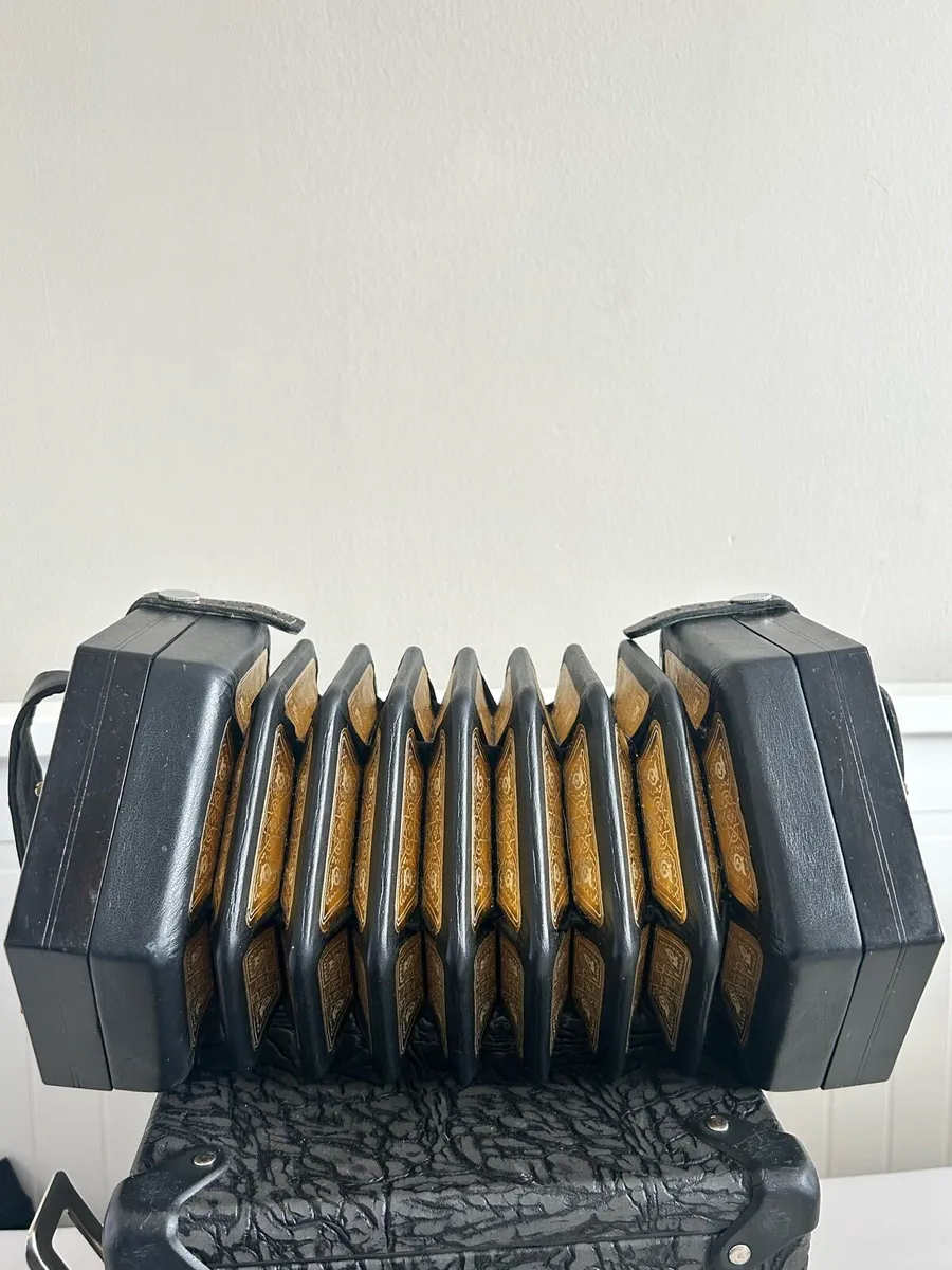 Marcus 30- Button Anglo Concertina (C/G) - Image 1
