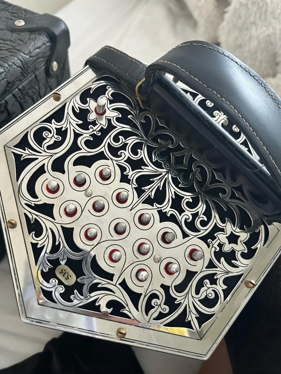 Marcus 30- Button Anglo Concertina (C/G) - Image 3