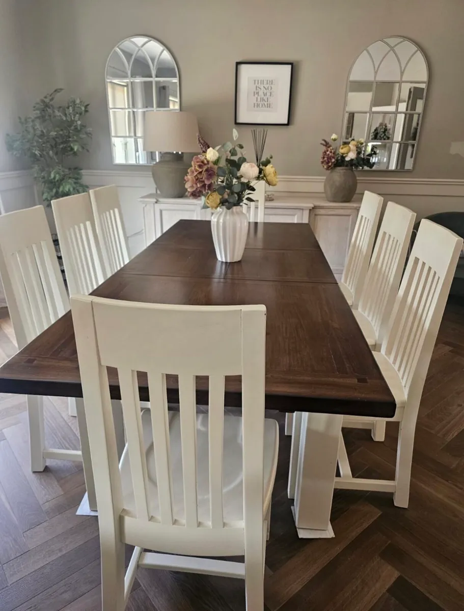 Dining room table and chairs - Image 1