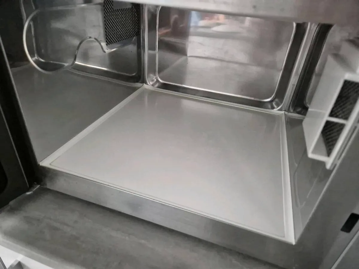 Menumaster Commercial Microwave 1000W (UMLD510) - Image 3