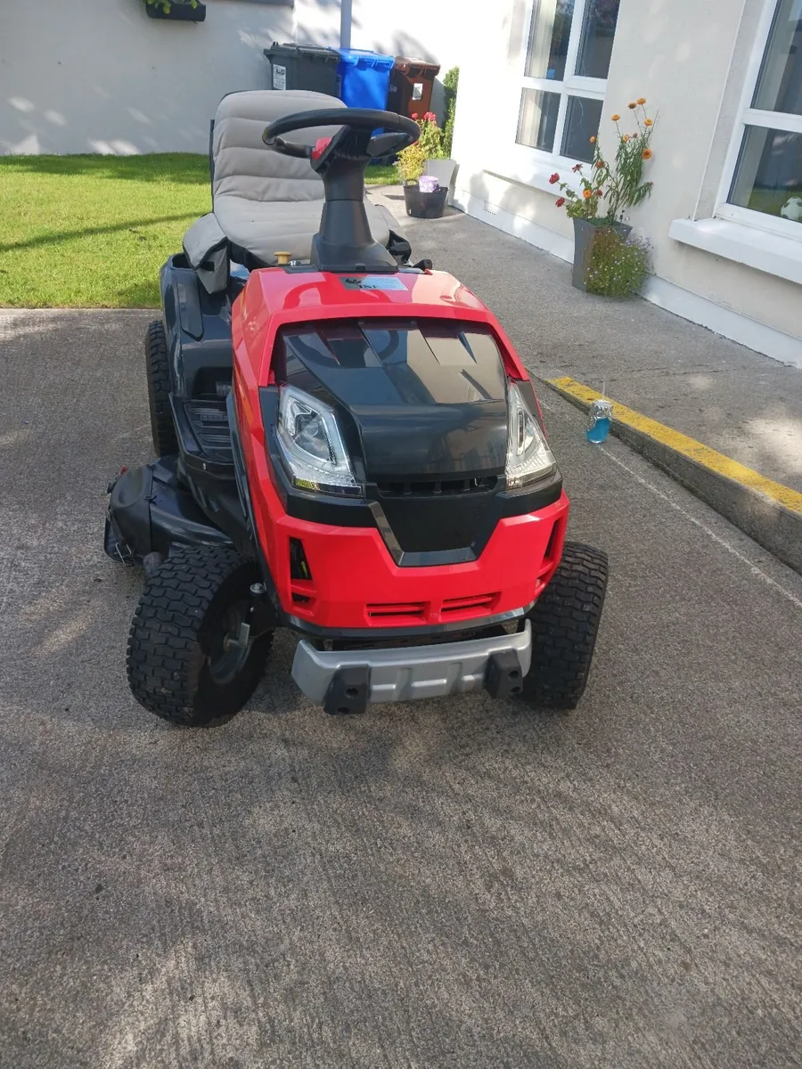 Ride on lawnmower - Image 1
