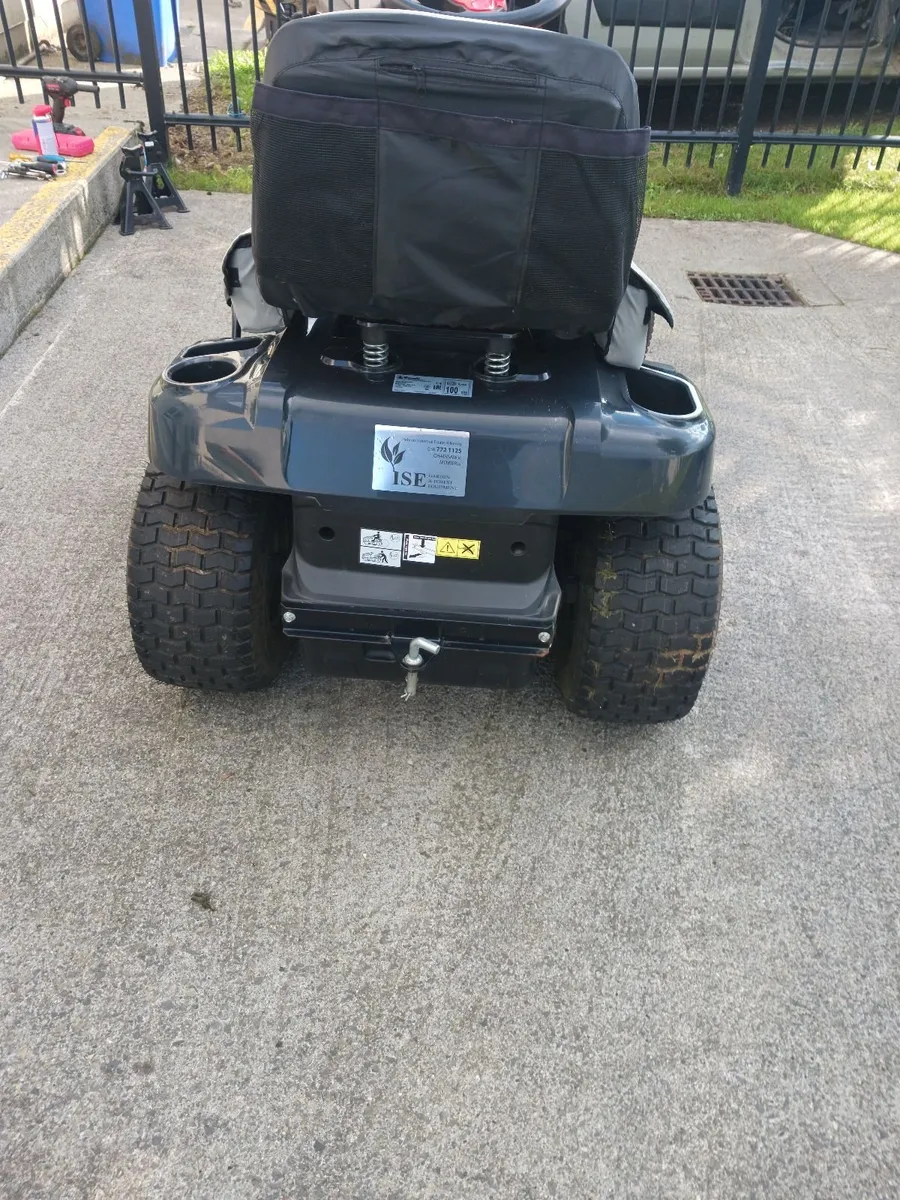 Ride on lawnmower - Image 2