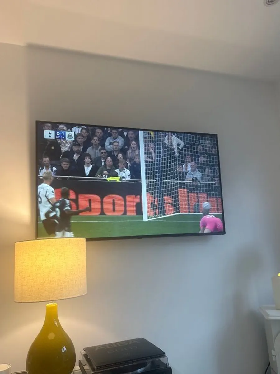 55 inch LG TV with Netflix and other streaming services