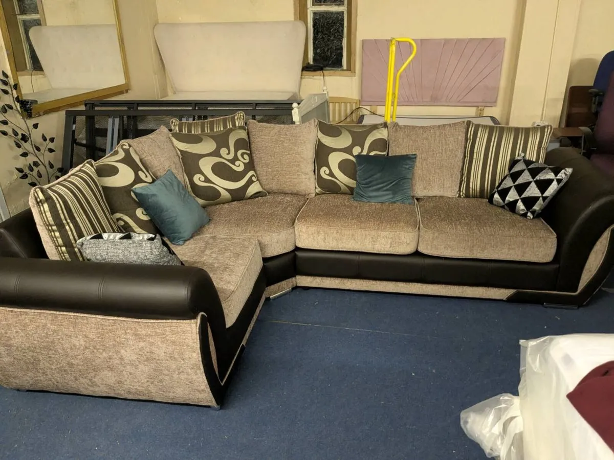 Corner couch and chair - Image 1