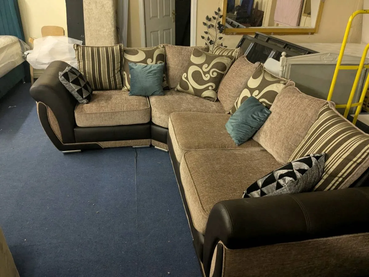 Corner couch and chair - Image 2