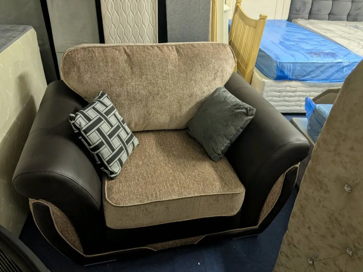 Corner couch and chair - Image 3