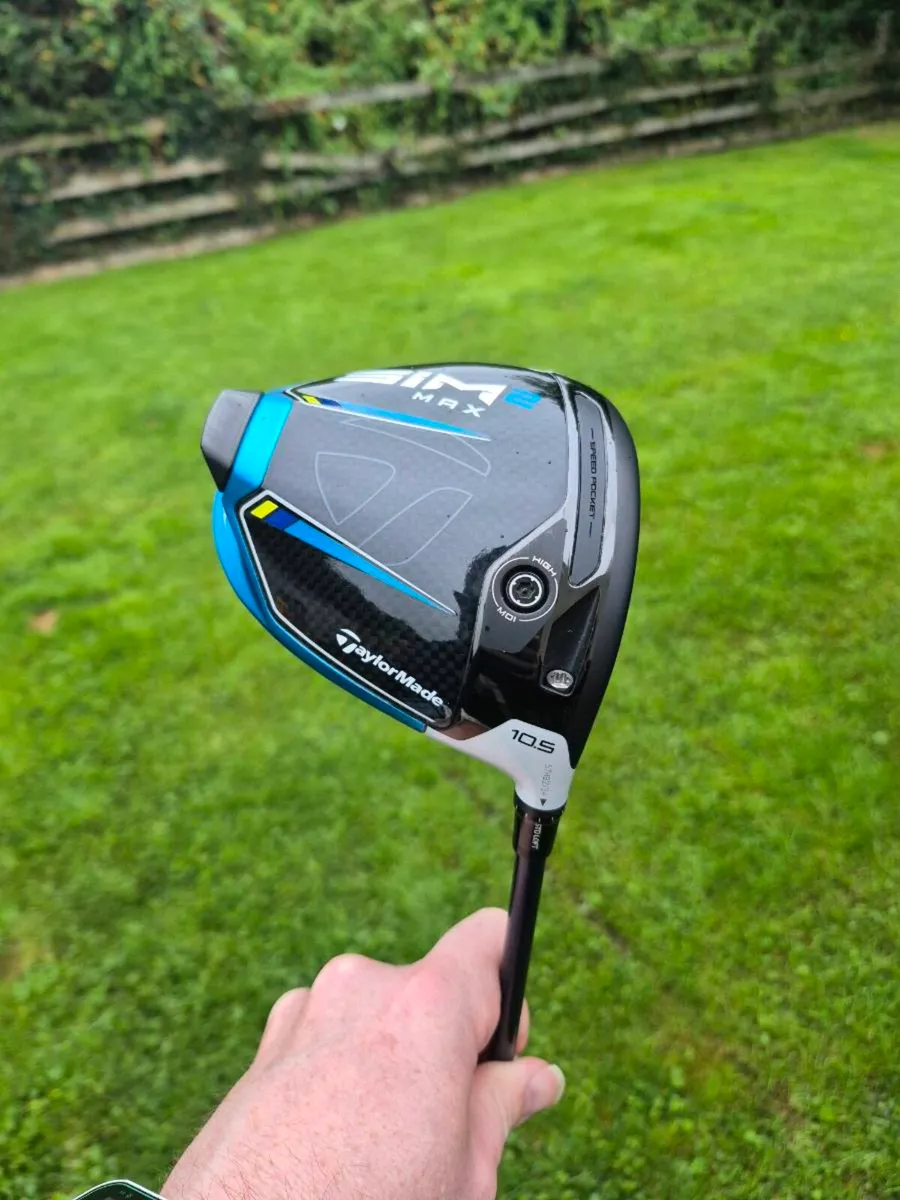 AS NEW TAYLORMADE SIM2 MAX DRIVER 10.5 STIFF - Image 1