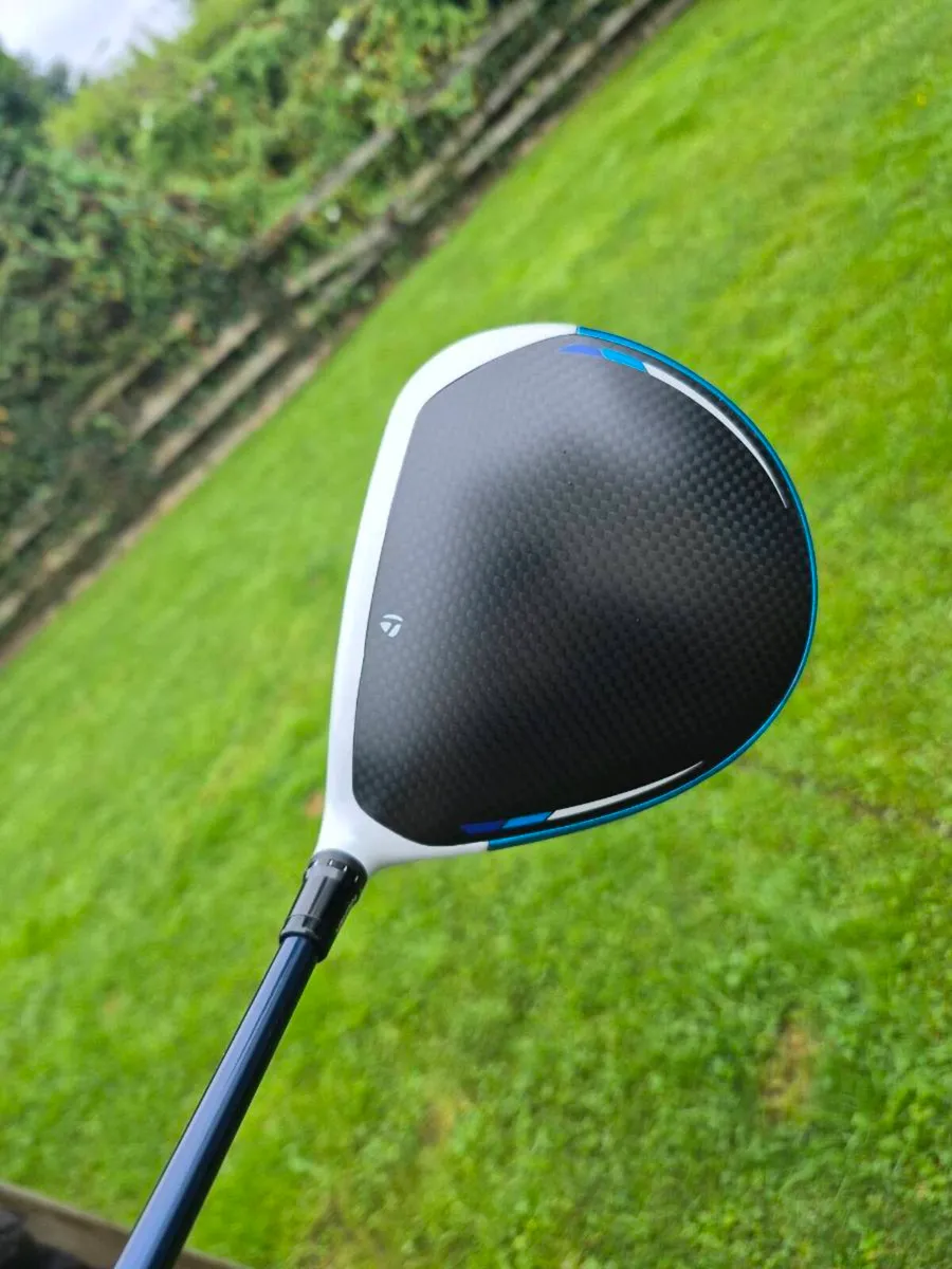 AS NEW TAYLORMADE SIM2 MAX DRIVER 10.5 STIFF - Image 3