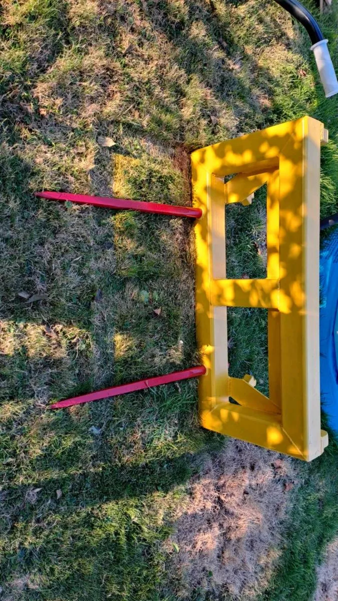 Bale spike - Image 2