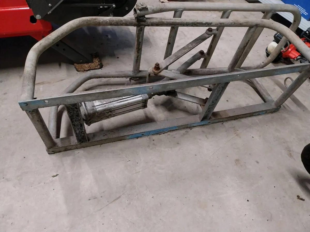 Breaking milking parlour - Image 4