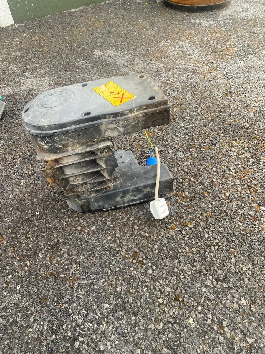 One 240 volt Bella cement mixer motors - Image 3
