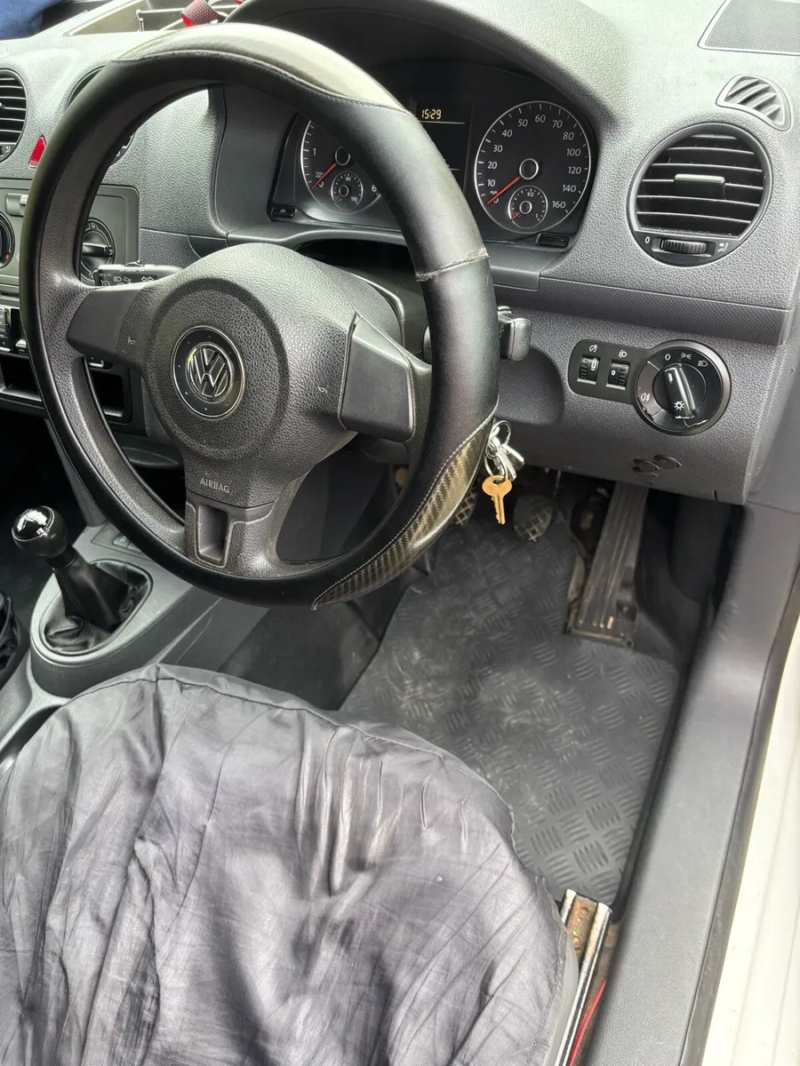 Volkswagen caddy - Image 4