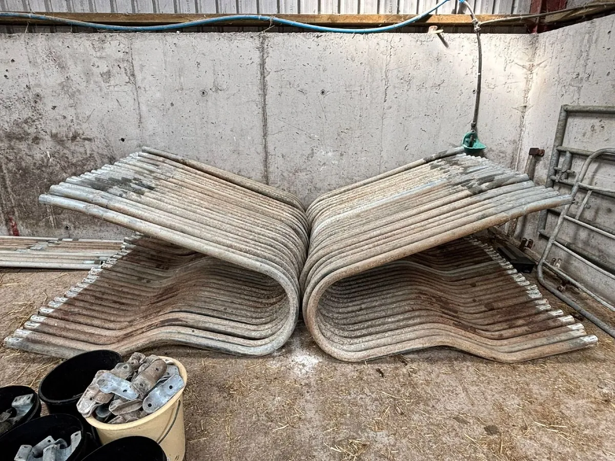 Condon Super Loop Cubicles - Image 1