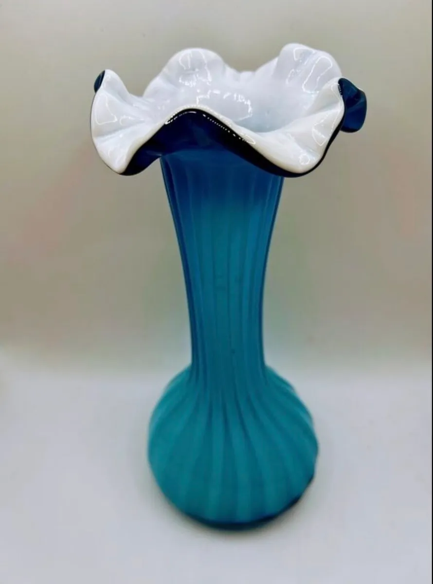 Vintage 1970s art glass marine blue ribbon vase - Image 3