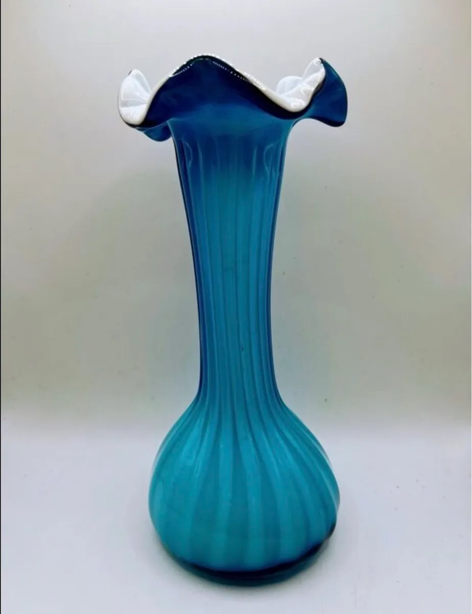 Vintage 1970s art glass marine blue ribbon vase - Image 4