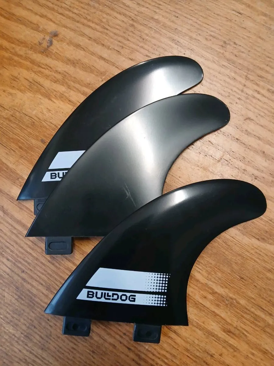 Set of 3 fcs compatable surfboard fins, new - Image 3