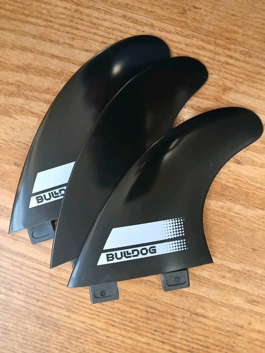 Set of 3 fcs compatable surfboard fins, new - Image 1