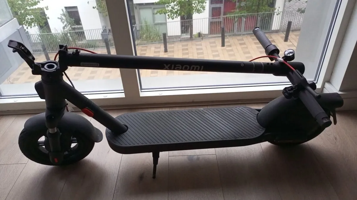 Xiaomi Elite Scooter with Charger - Image 3