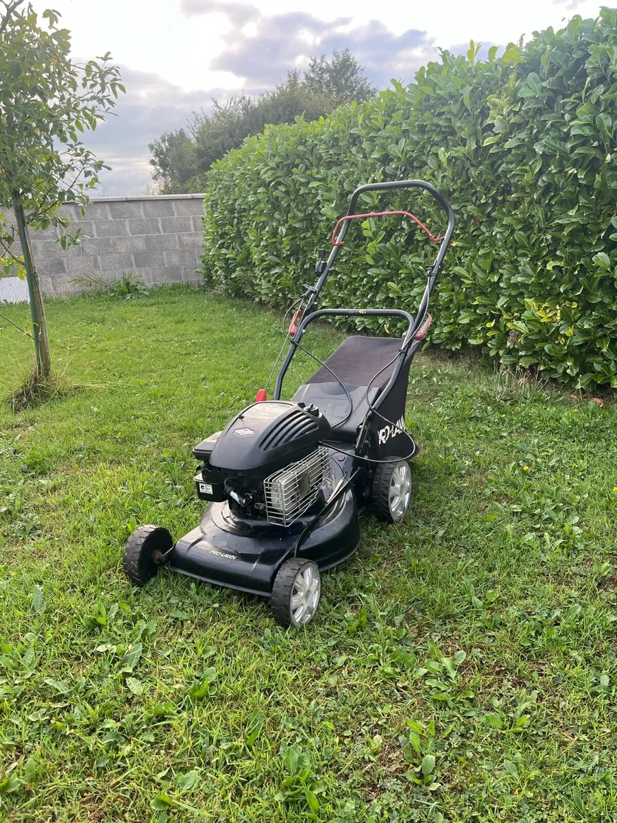 Briggs&stration lawn mower - Image 1