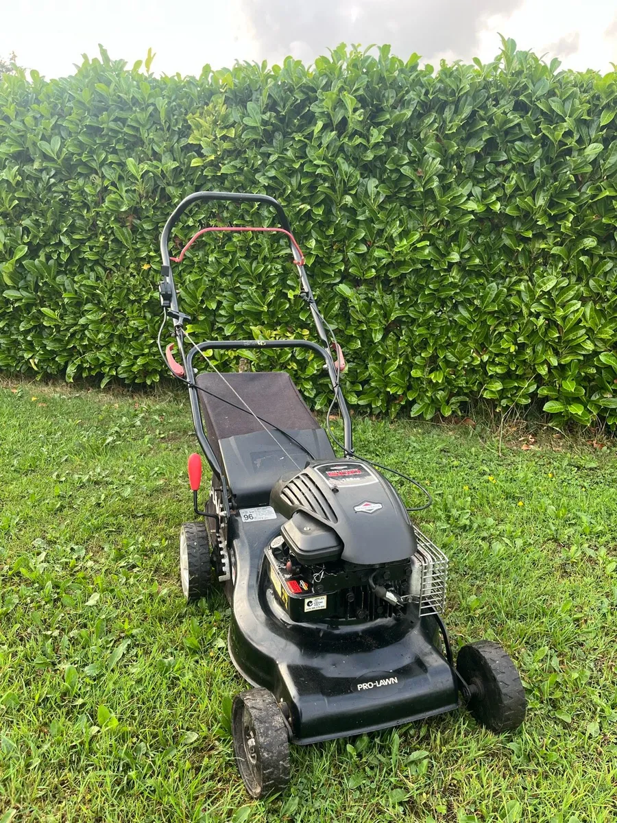 Briggs&stration lawn mower - Image 2