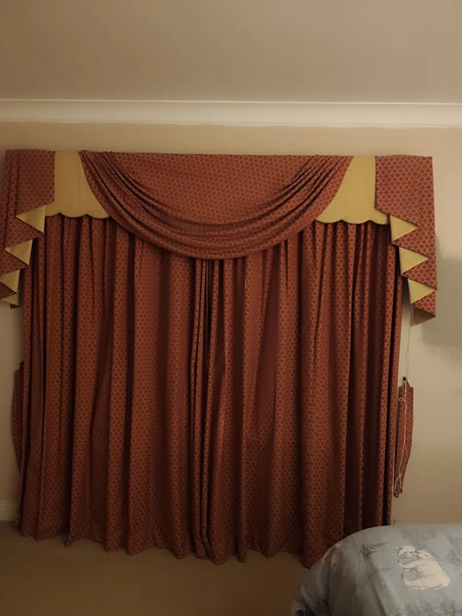 Curtains - Image 2