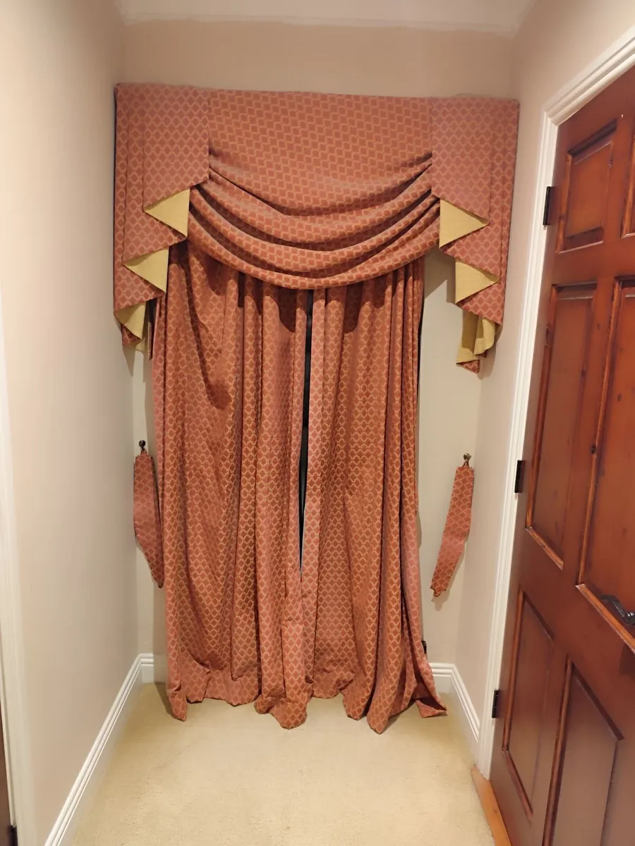 Curtains - Image 3