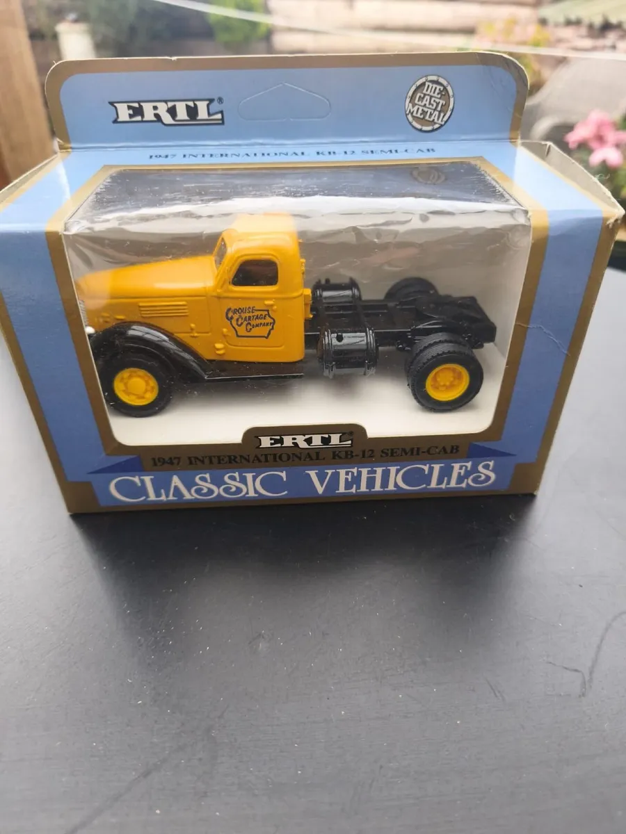 Vintage cars and tractors models - Image 1