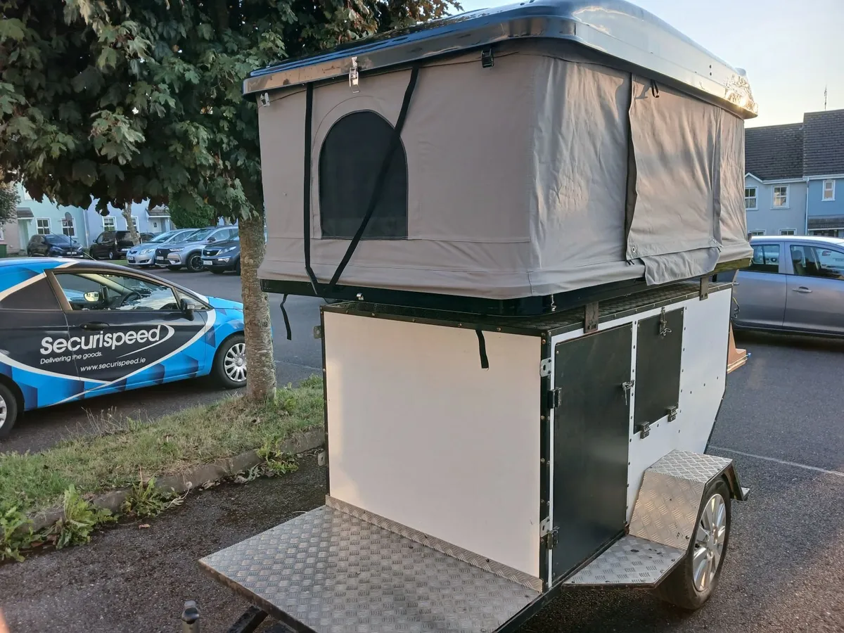 Camping trailer with rooftent - Image 1
