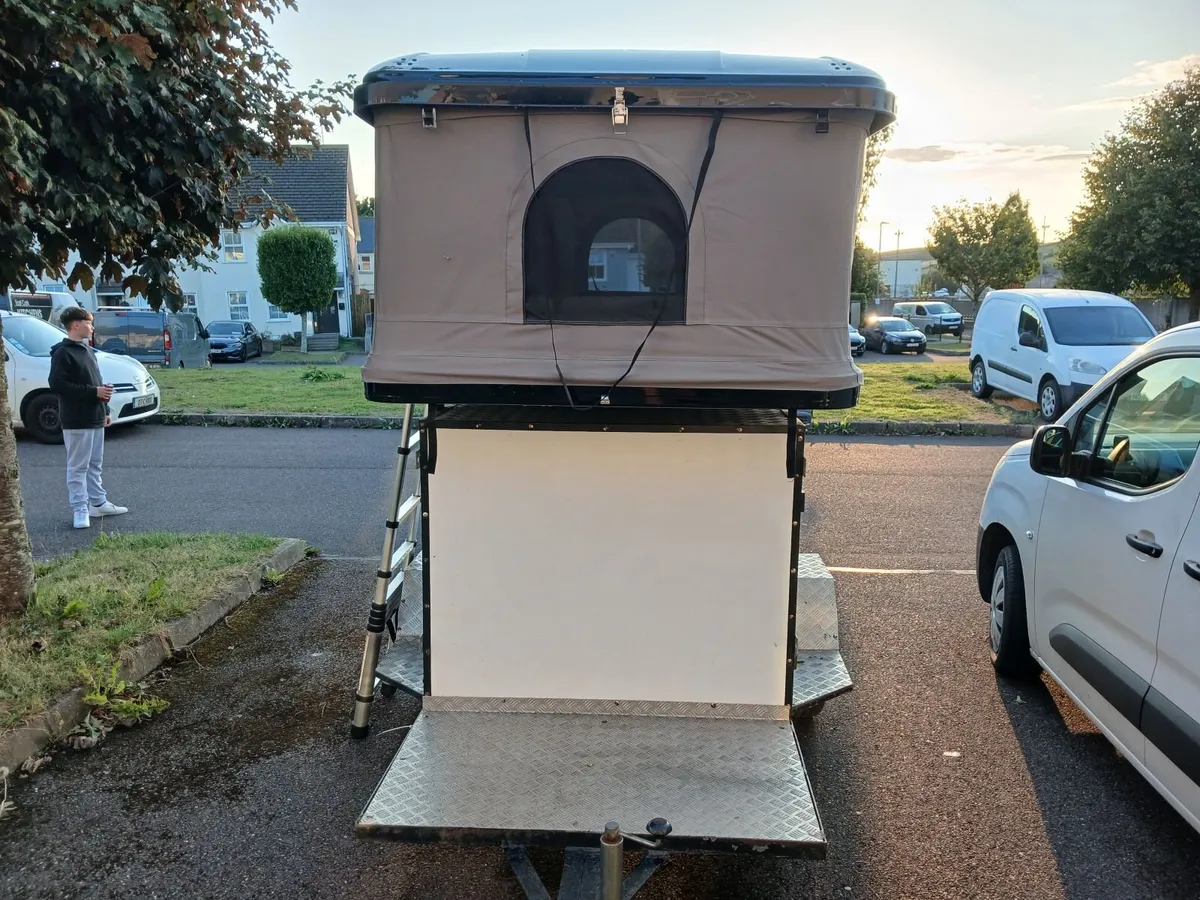 Camping trailer with rooftent - Image 3