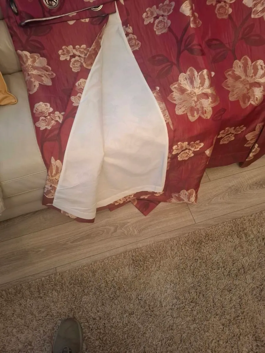 Curtains - Image 2