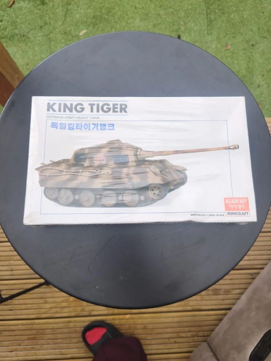 Model kit - Image 1