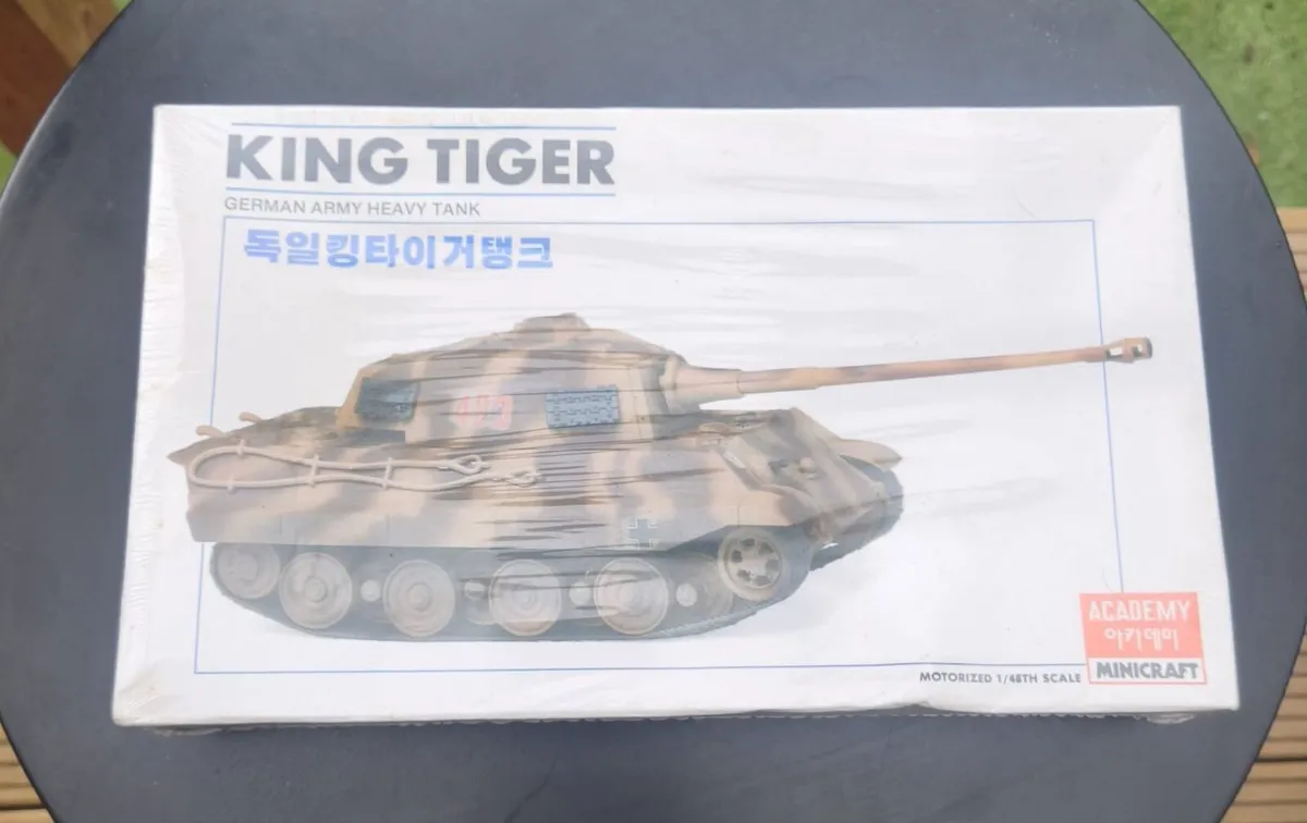 Model kit - Image 2