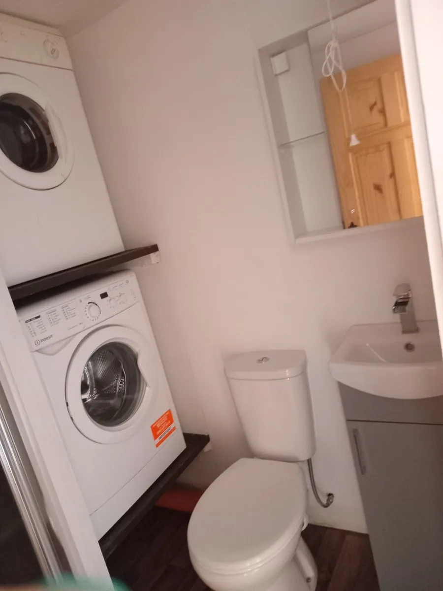 1 bedroom fully fitted cabin, farm relief accommod - Image 4