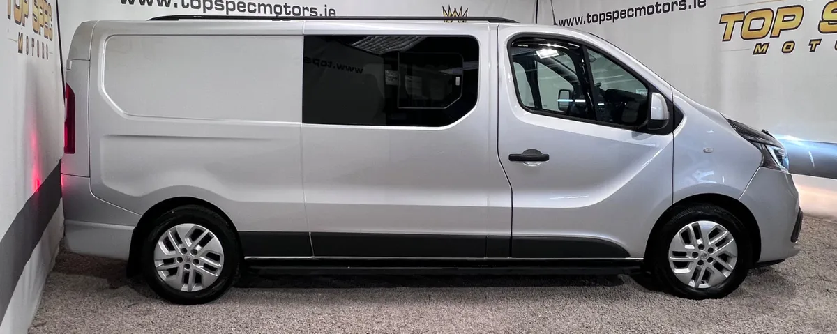 2021 RENAULT TRAFIC SPORT CREW CAB – 6 SEATER - Image 4