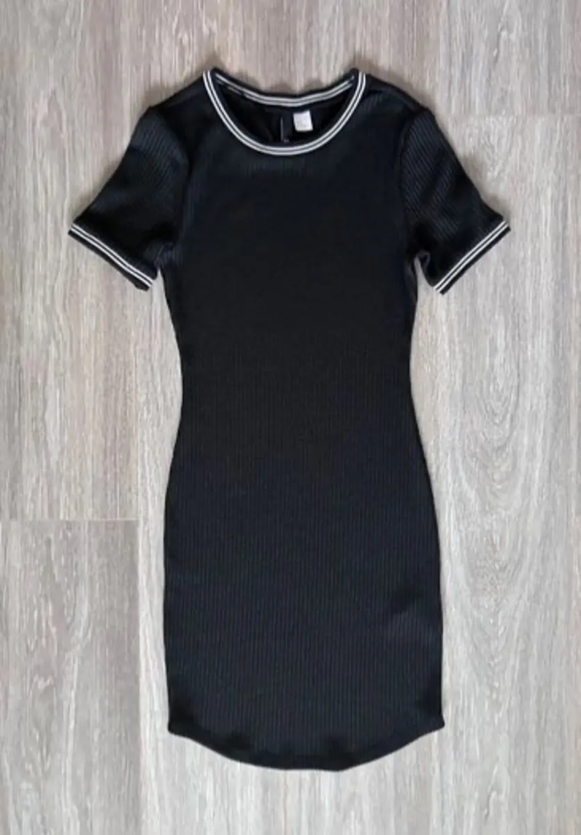 Size: 10  H&M Ribbed Fitted Stretchy Black Jersey - Image 2