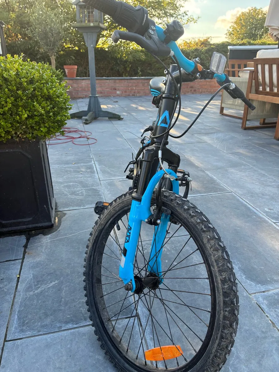 Boys 20” Avoca FS20 Mountain Bike in Black & Blue. - Image 4