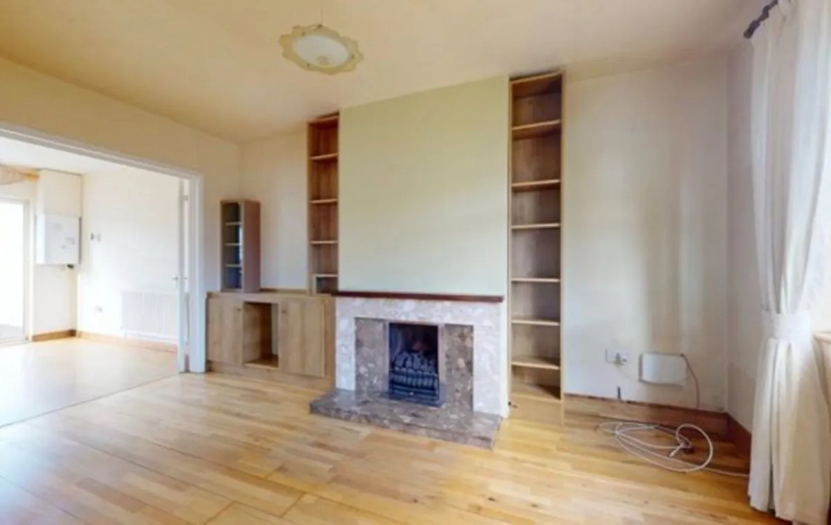 Hob & Oven, doors, wooden floor, gas fireplace… - Image 3