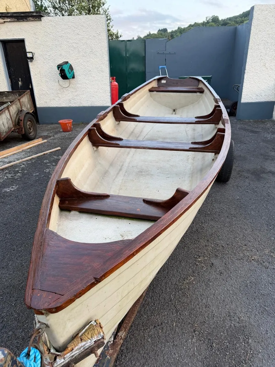17 foot boat with motor - Image 1