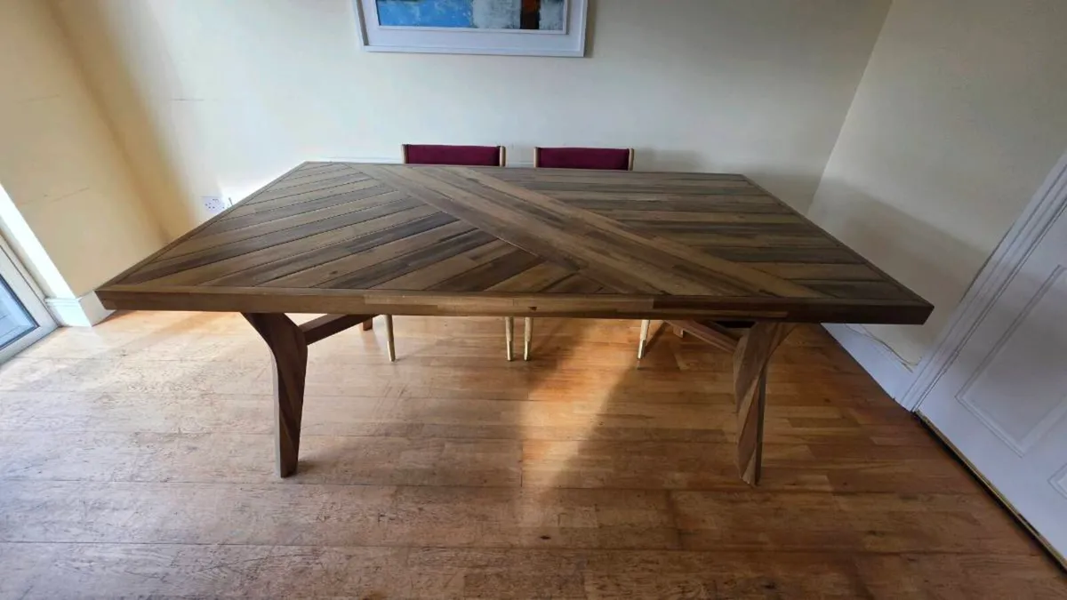 Dining table - Image 1