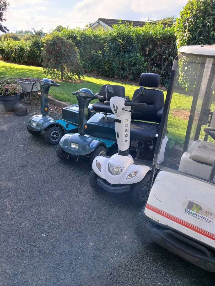 Single seat golf buggies - Image 1