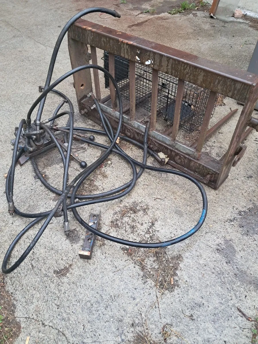 Ford loader - Image 2