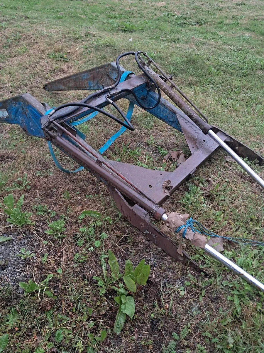 Ford loader - Image 3