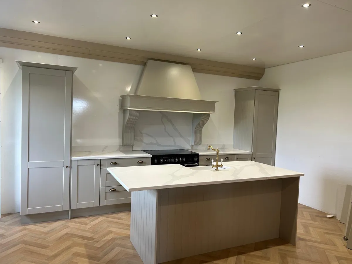 Painted kitchen - Image 1