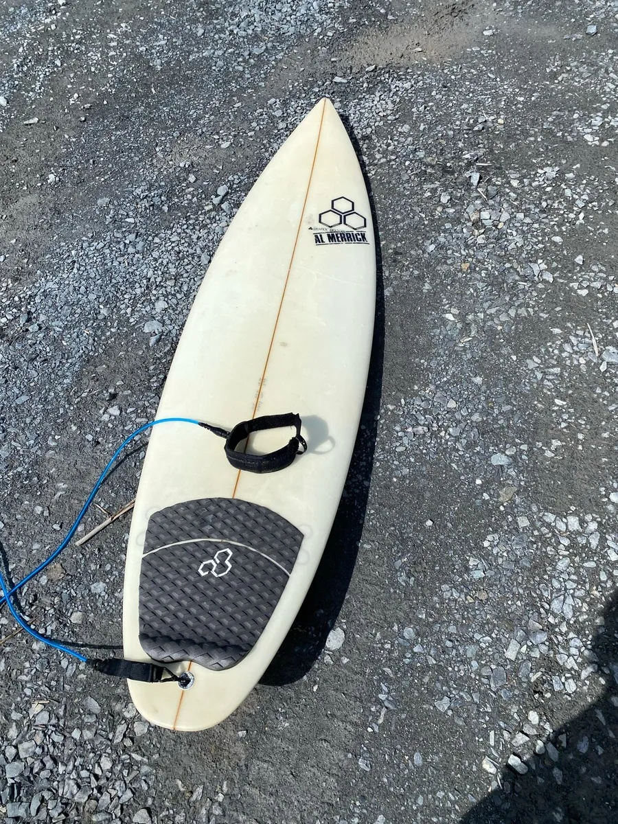 Surf board - Image 1