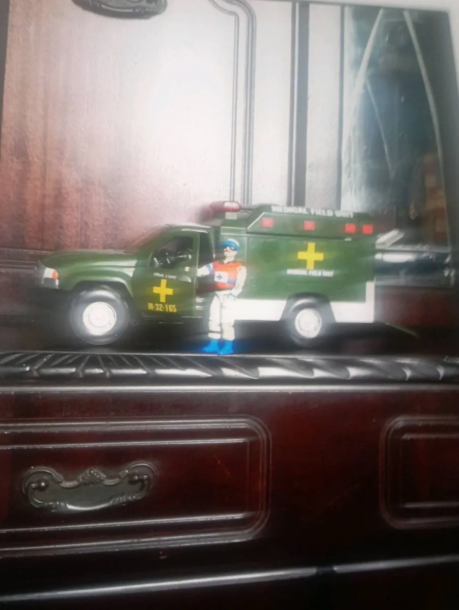 MILITARY  VERTICALS  FOR SALE /FIGURE'S 3 iN TOTAL - Image 3
