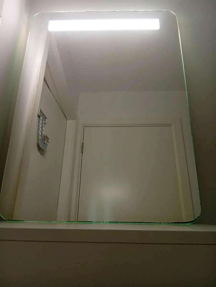 Modern Quality Bathroom mirror with Led light - Image 3