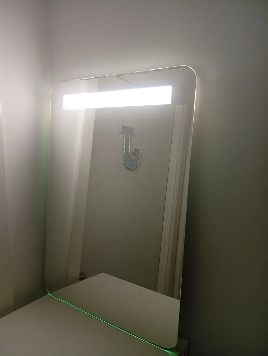 Modern Quality Bathroom mirror with Led light - Image 1