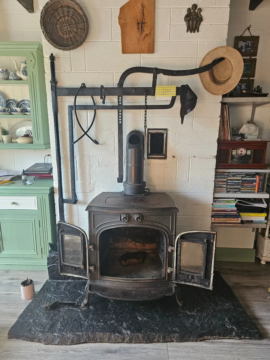 Balmoral Solid Fuel Stove with Back Boiler - Image 2